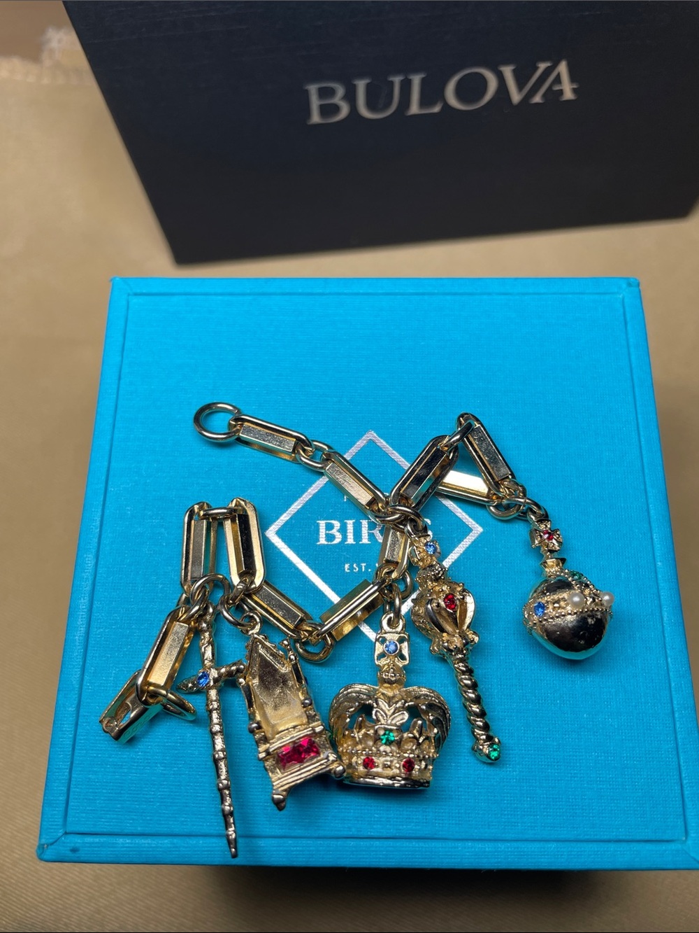 Rare Vintage Coro GoldTone Charm Bracelet Coronation/Royal Inspired Like New - Picture 10 of 16